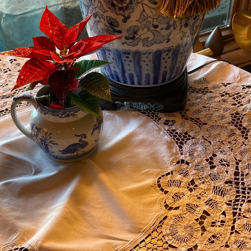 Linen & lace round tablecloth. Vintage ‘90’s